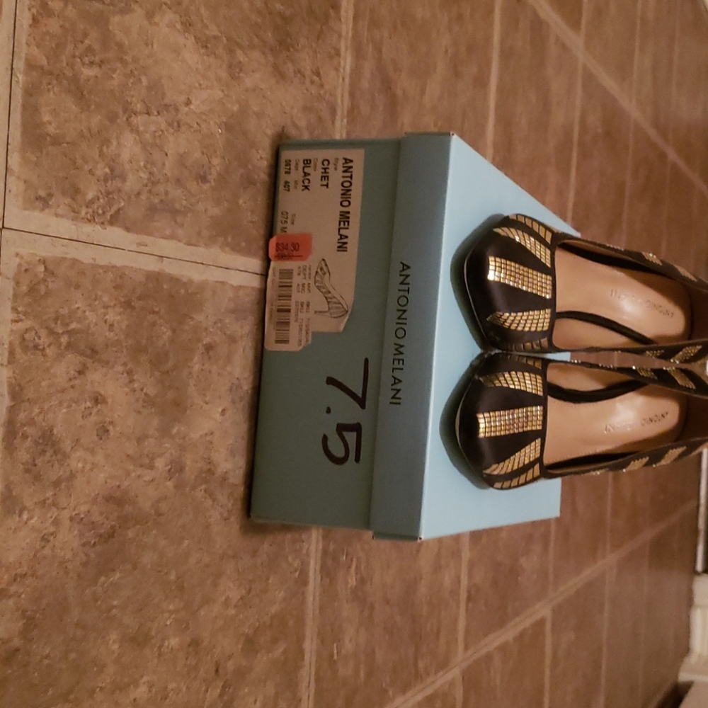 Heels - Picture 4 of 4